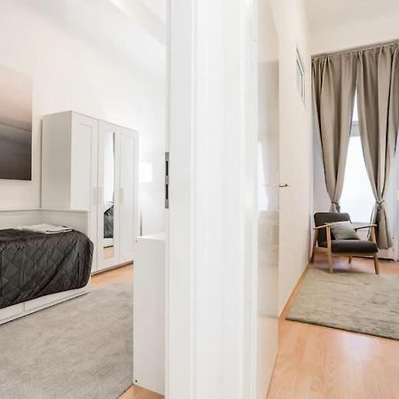 Newly Furnished Apartment For Up To 6 People 베를린 외부 사진