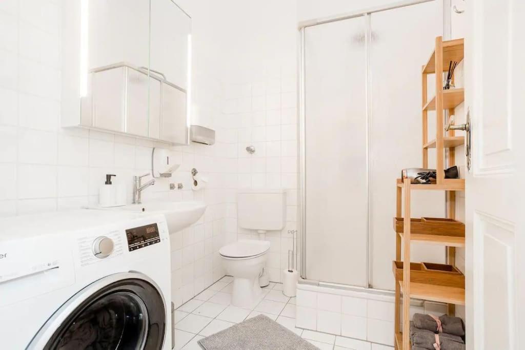 Newly Furnished Apartment For Up To 6 People 베를린 외부 사진