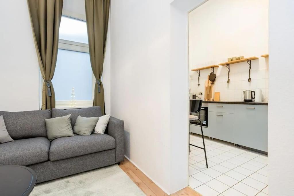 Newly Furnished Apartment For Up To 6 People 베를린 외부 사진