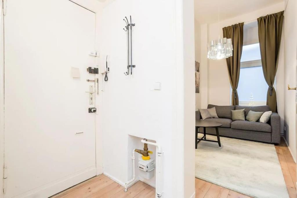 Newly Furnished Apartment For Up To 6 People 베를린 외부 사진