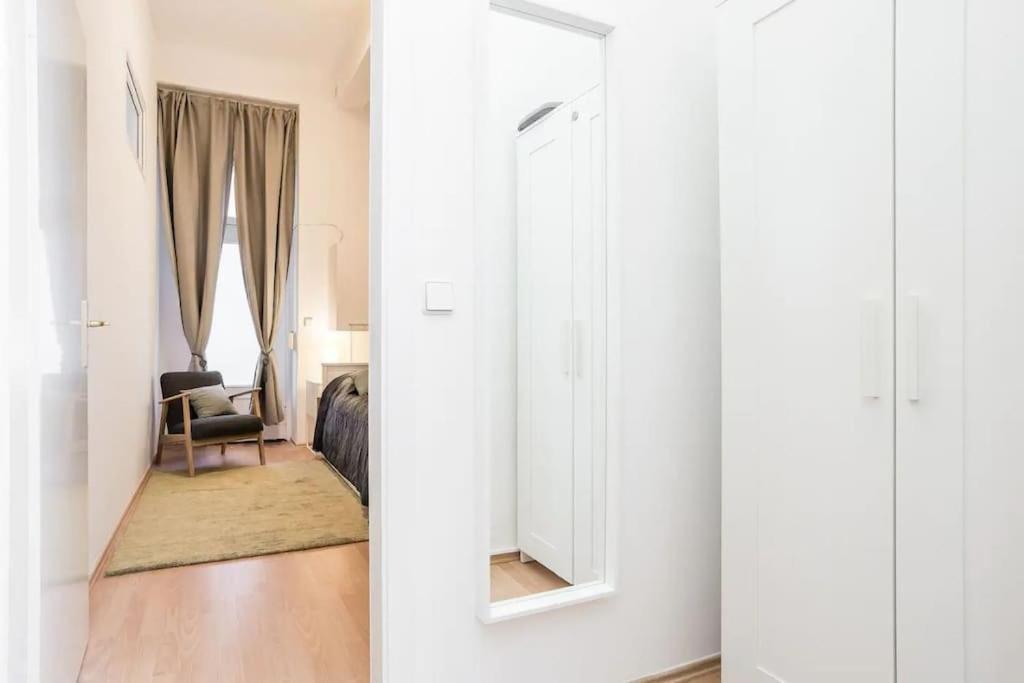 Newly Furnished Apartment For Up To 6 People 베를린 외부 사진