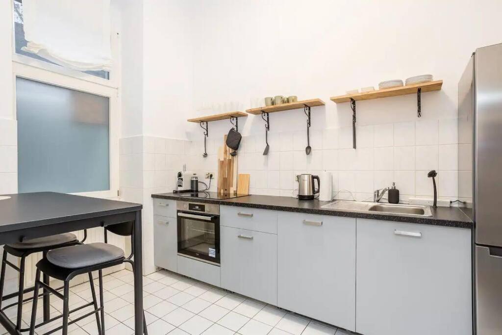 Newly Furnished Apartment For Up To 6 People 베를린 외부 사진